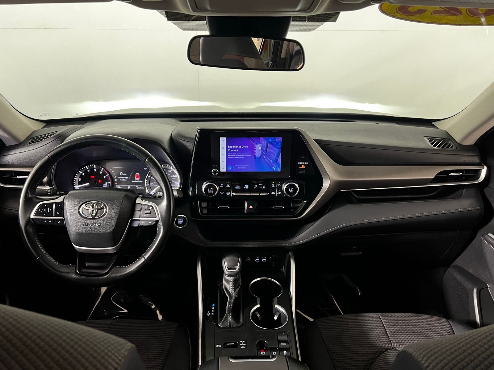 Thumbnail: 2023 Toyota Highlander - 24