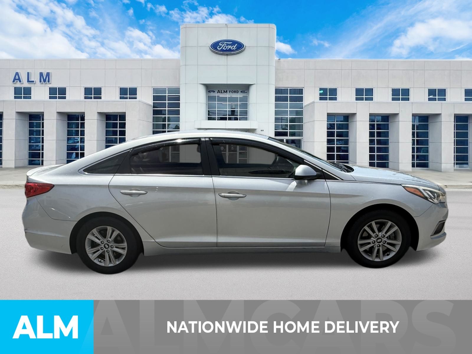 Used 2016 Silver Hyundai SE image 4