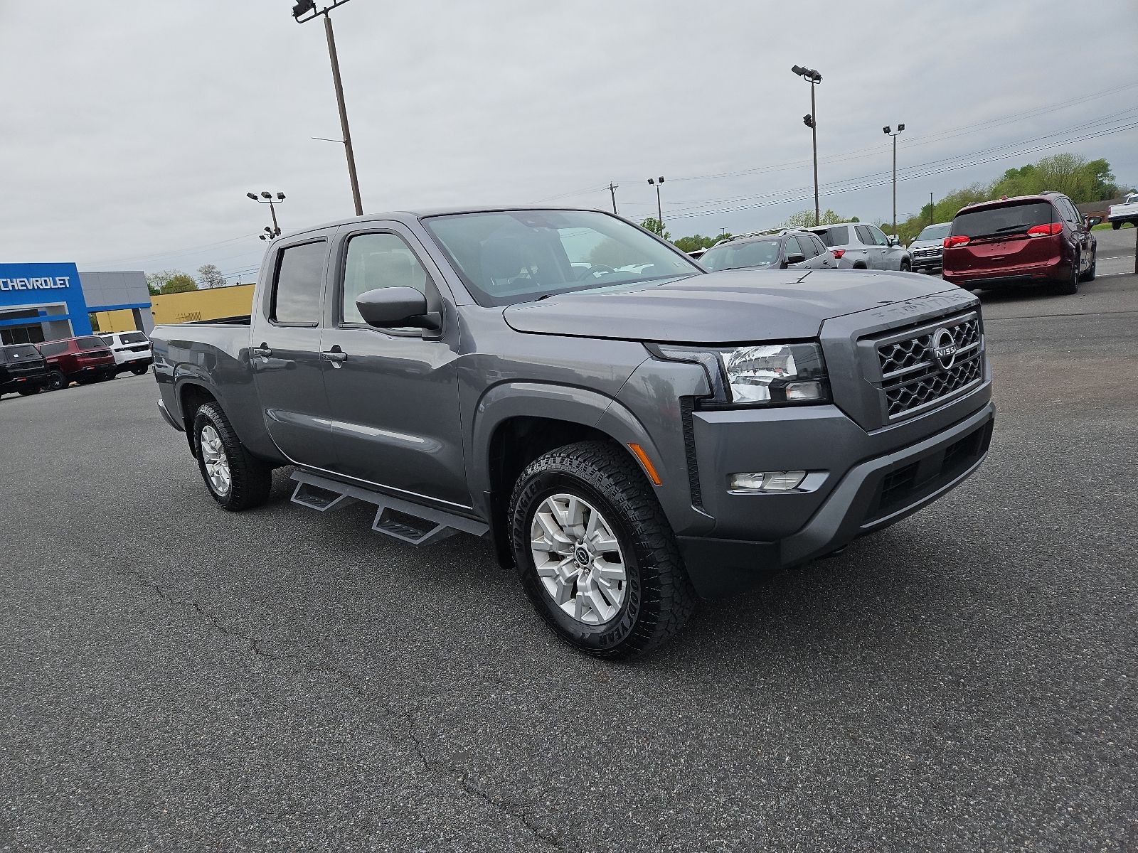 View vehicle photo 4