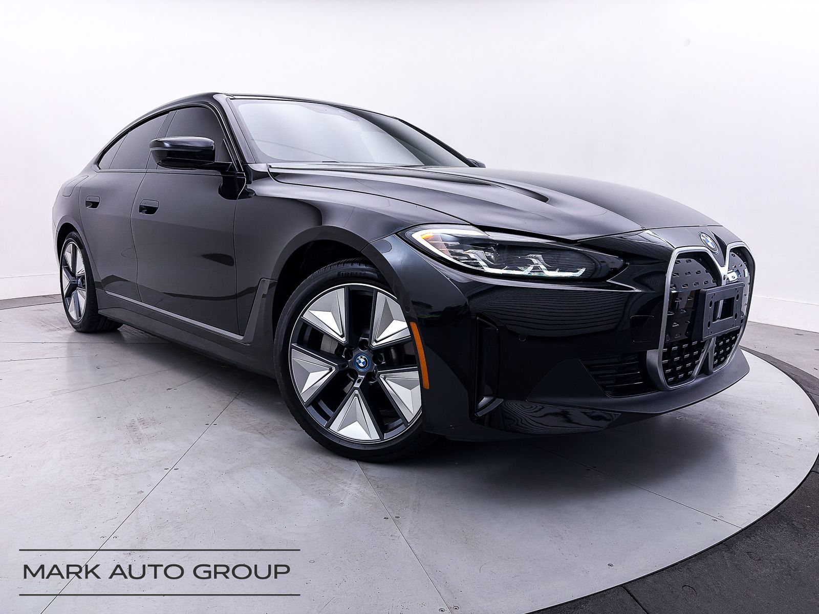 2023 BMW i4 eDrive35's photo