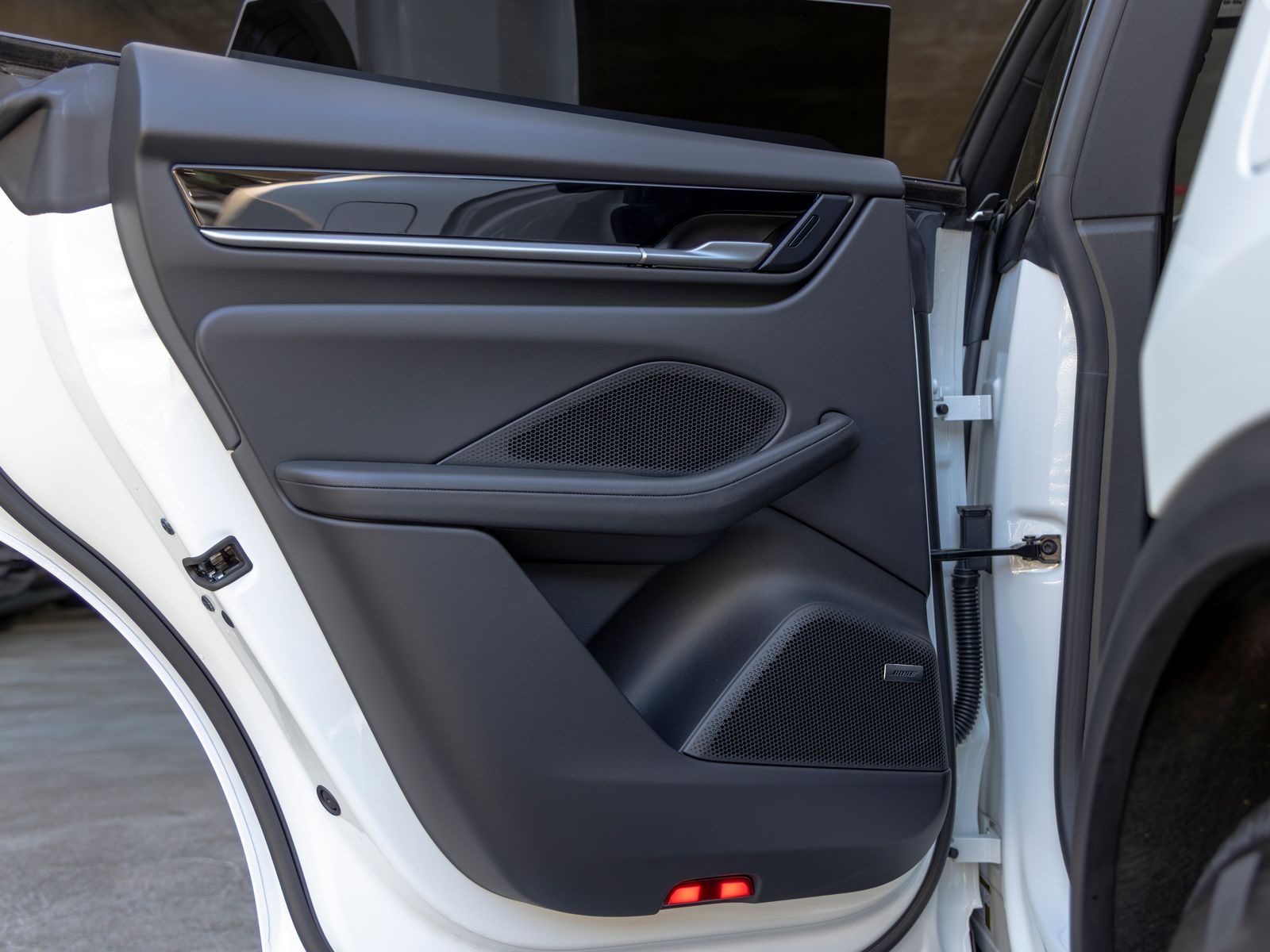 2025 Porsche Macan Base - Photo 40