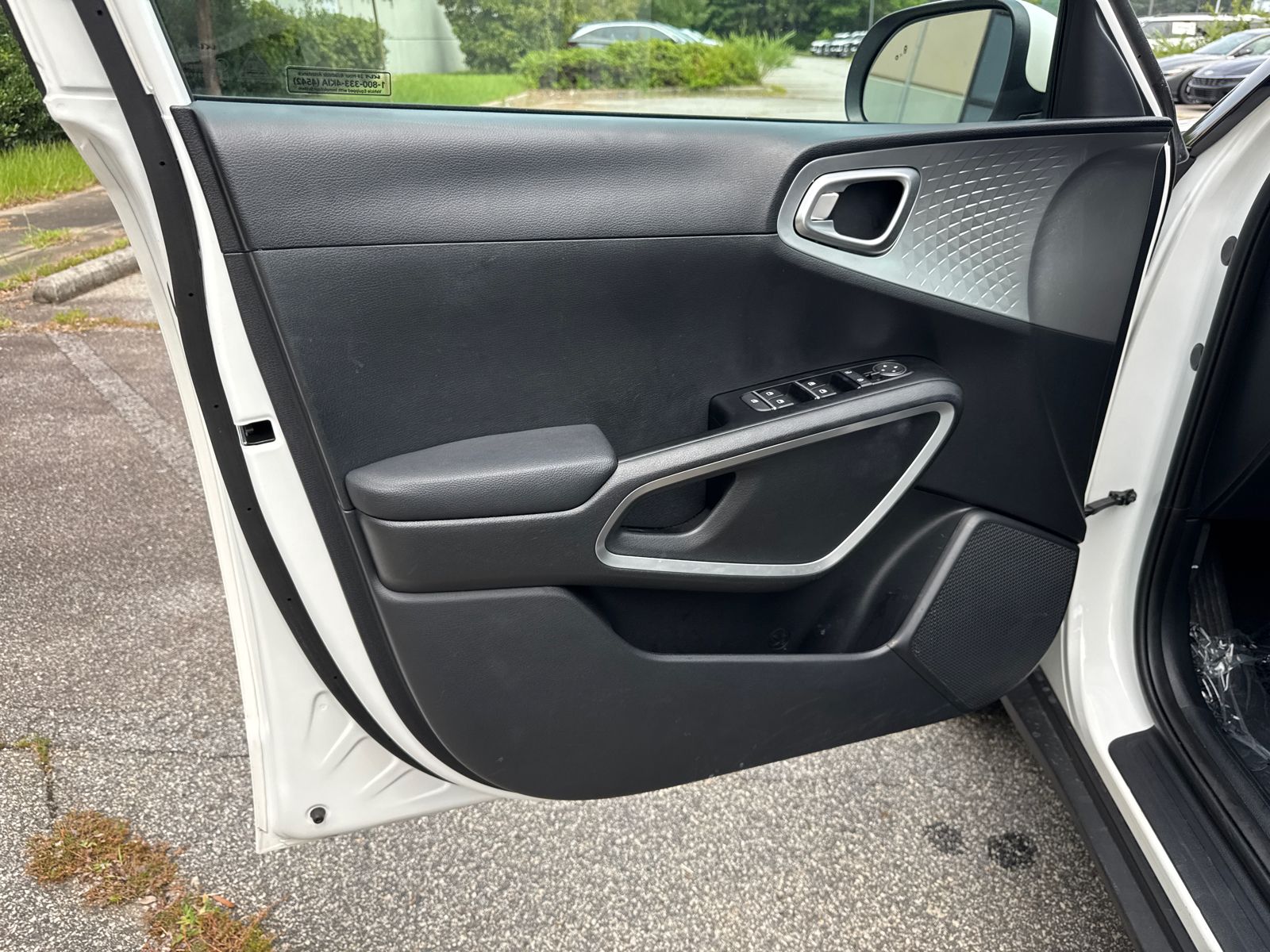 Used 2025 White Kia LX image 10