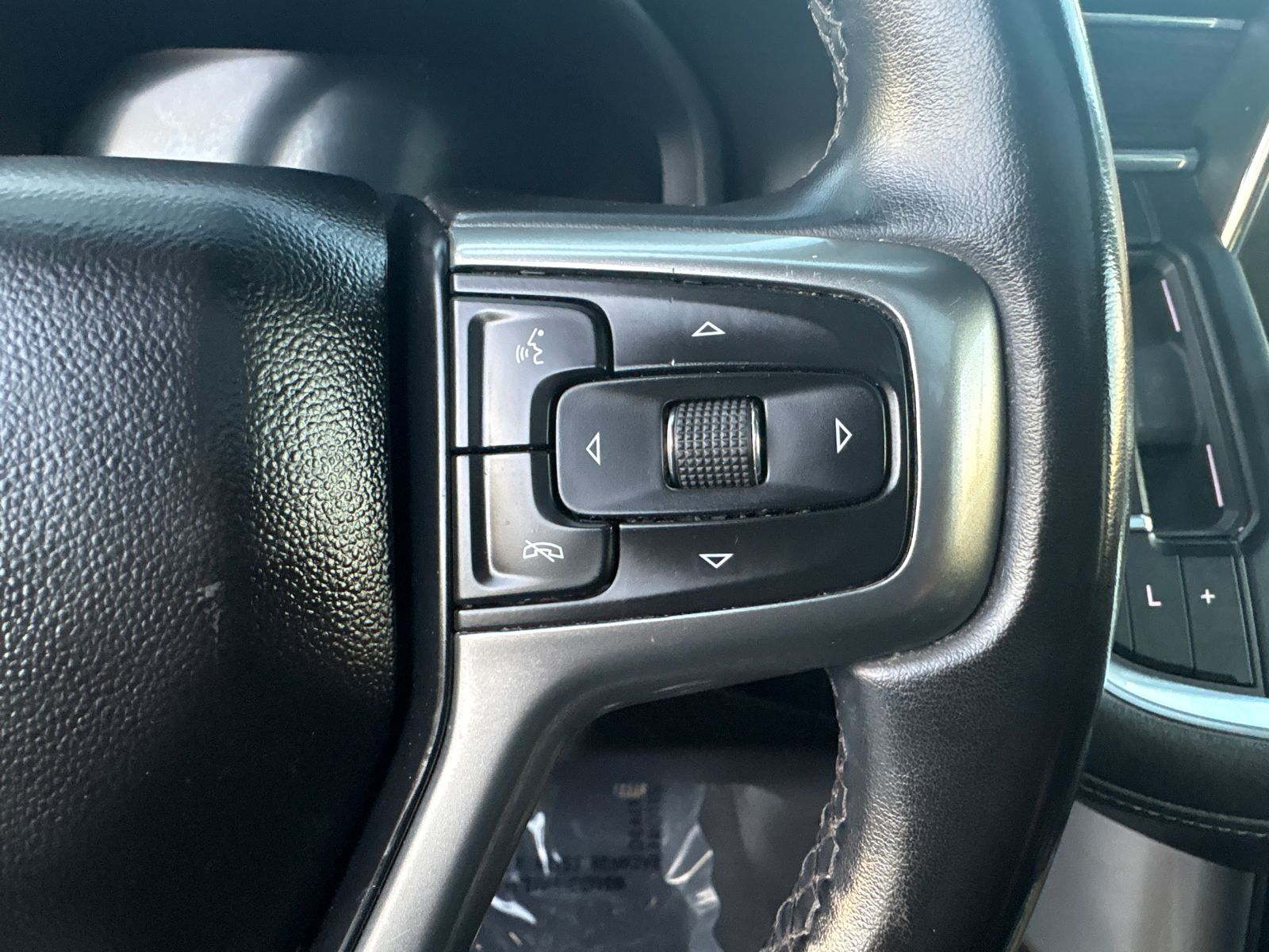 Used 2023 Black Chevrolet Z71 image 20