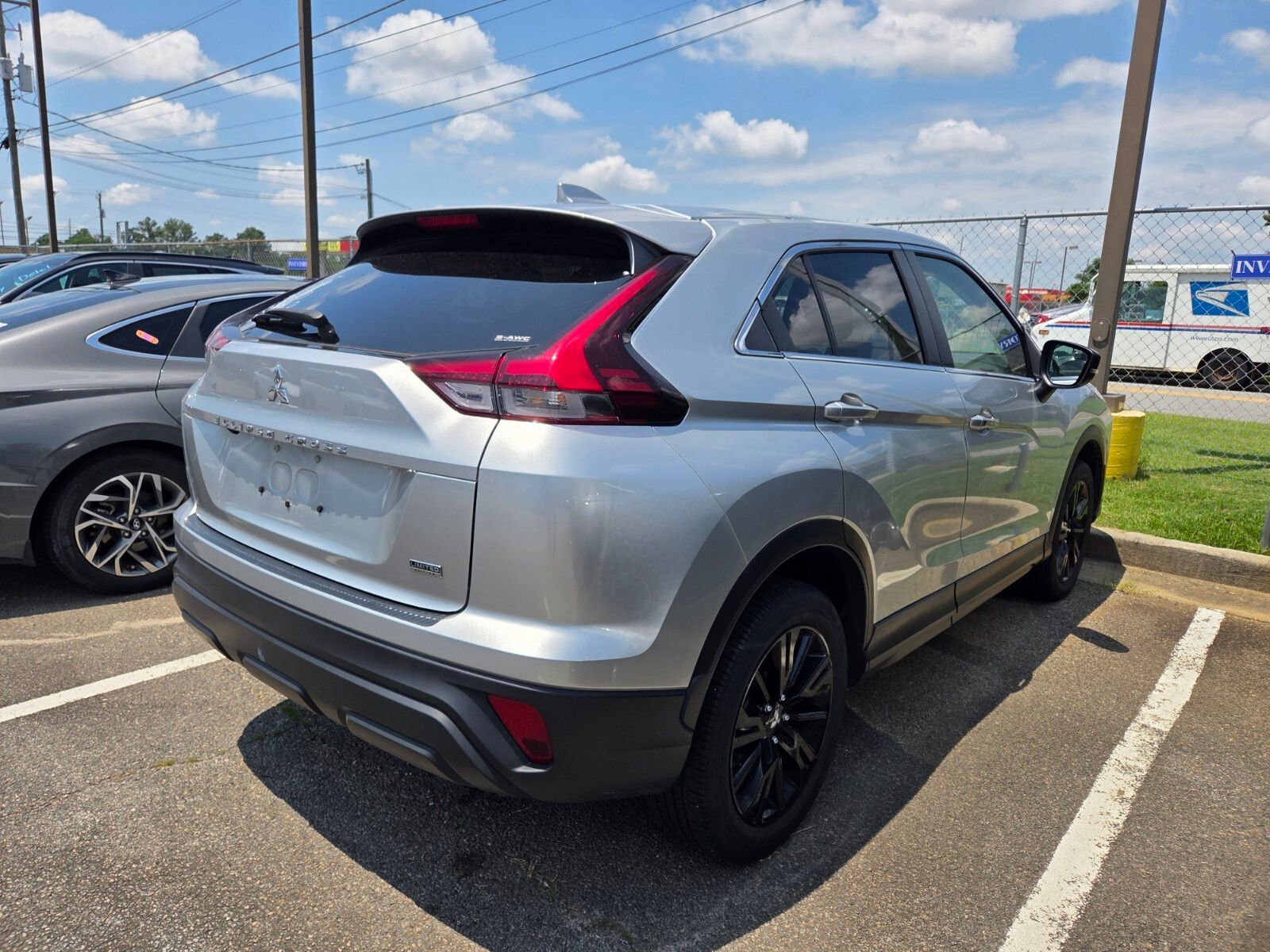 Used 2024 Silver Mitsubishi LE image 9