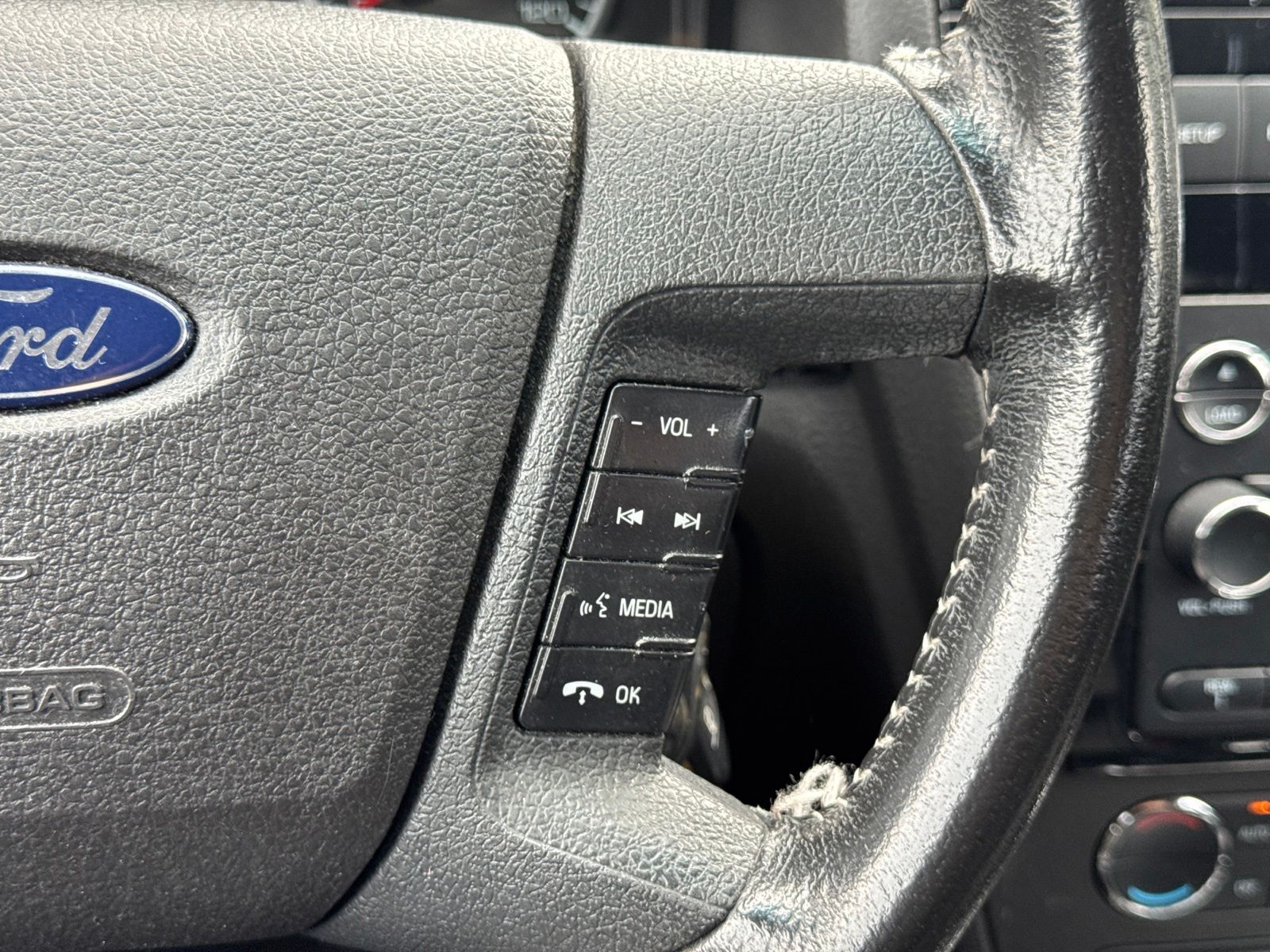 Used 2008 Dune Pearl Clearcoat Metallic Ford SEL image 18
