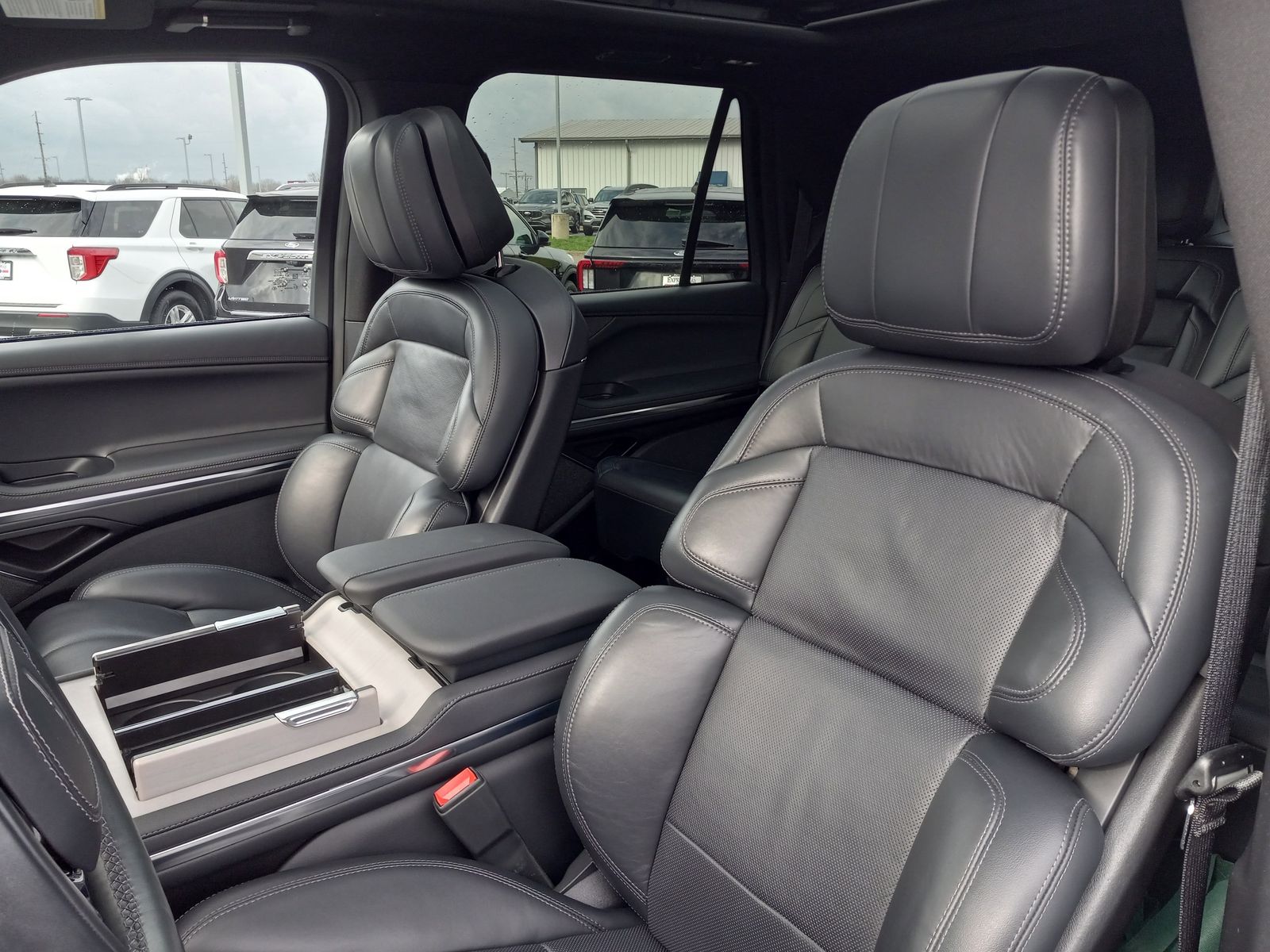 2025 Lincoln Navigator L image 14