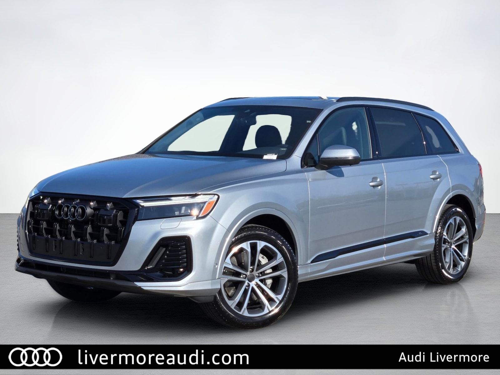 2026 Audi Q7 45 Premium Plus — full photo 1 of 45