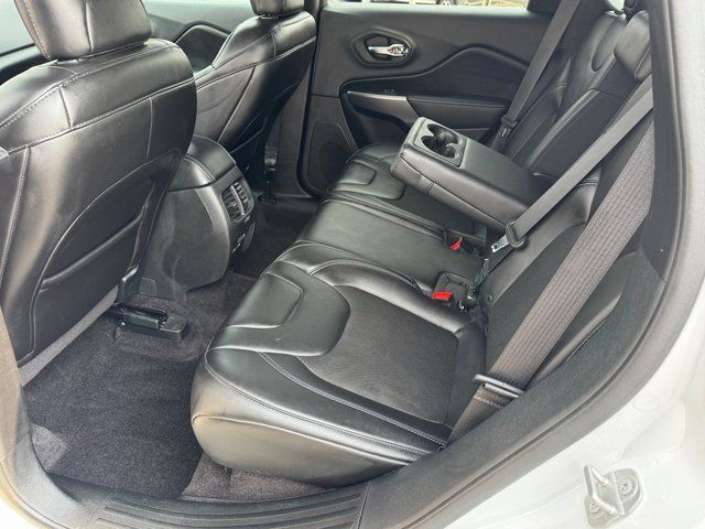 Used 2019 White Jeep Latitude Plus image 8