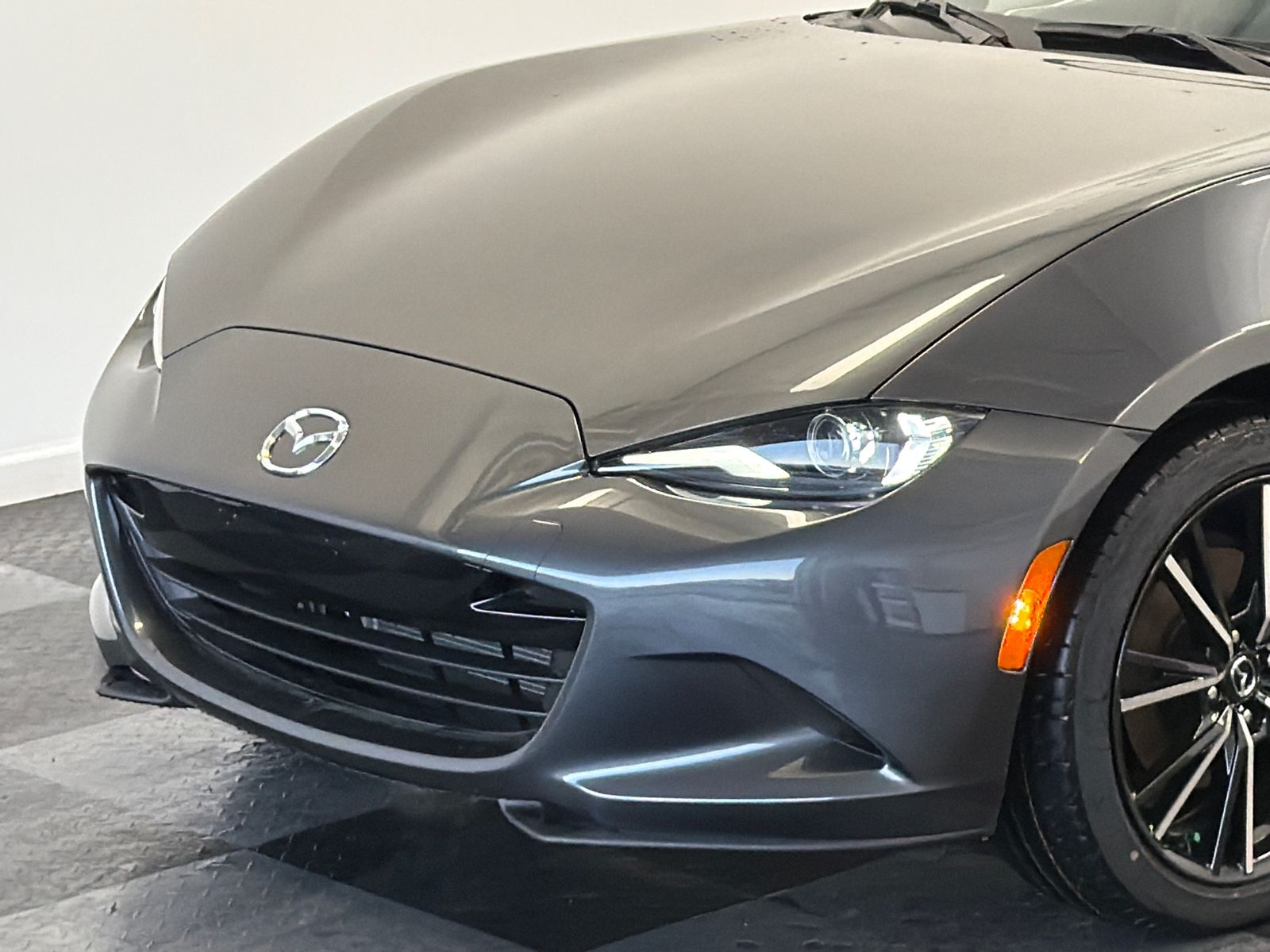 2025 Mazda MX-5 Miata Grand Touring - Photo 2