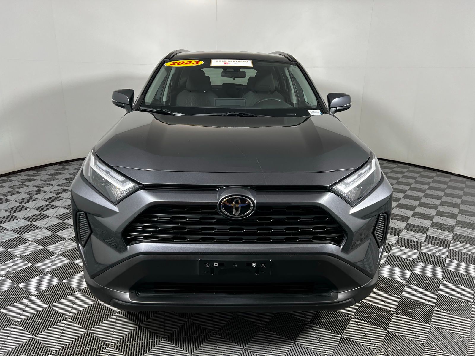 2023 Toyota RAV4 XLE 2