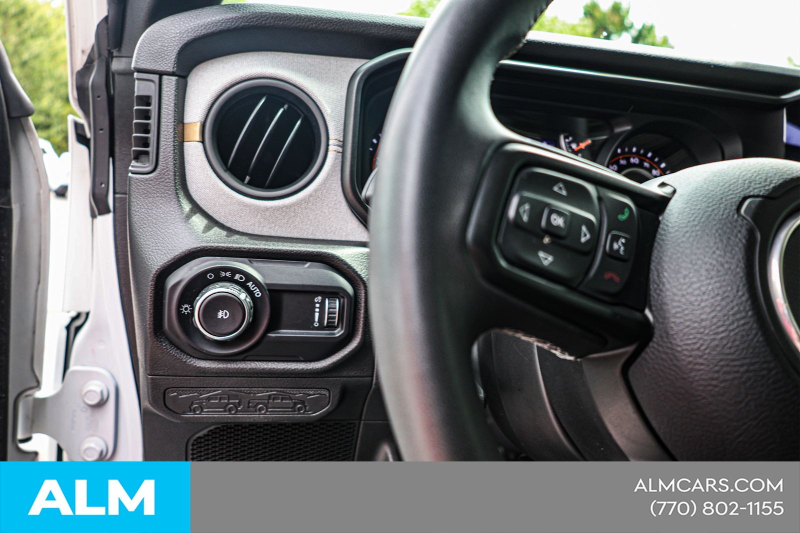 Used 2025 White Jeep Sport S image 21