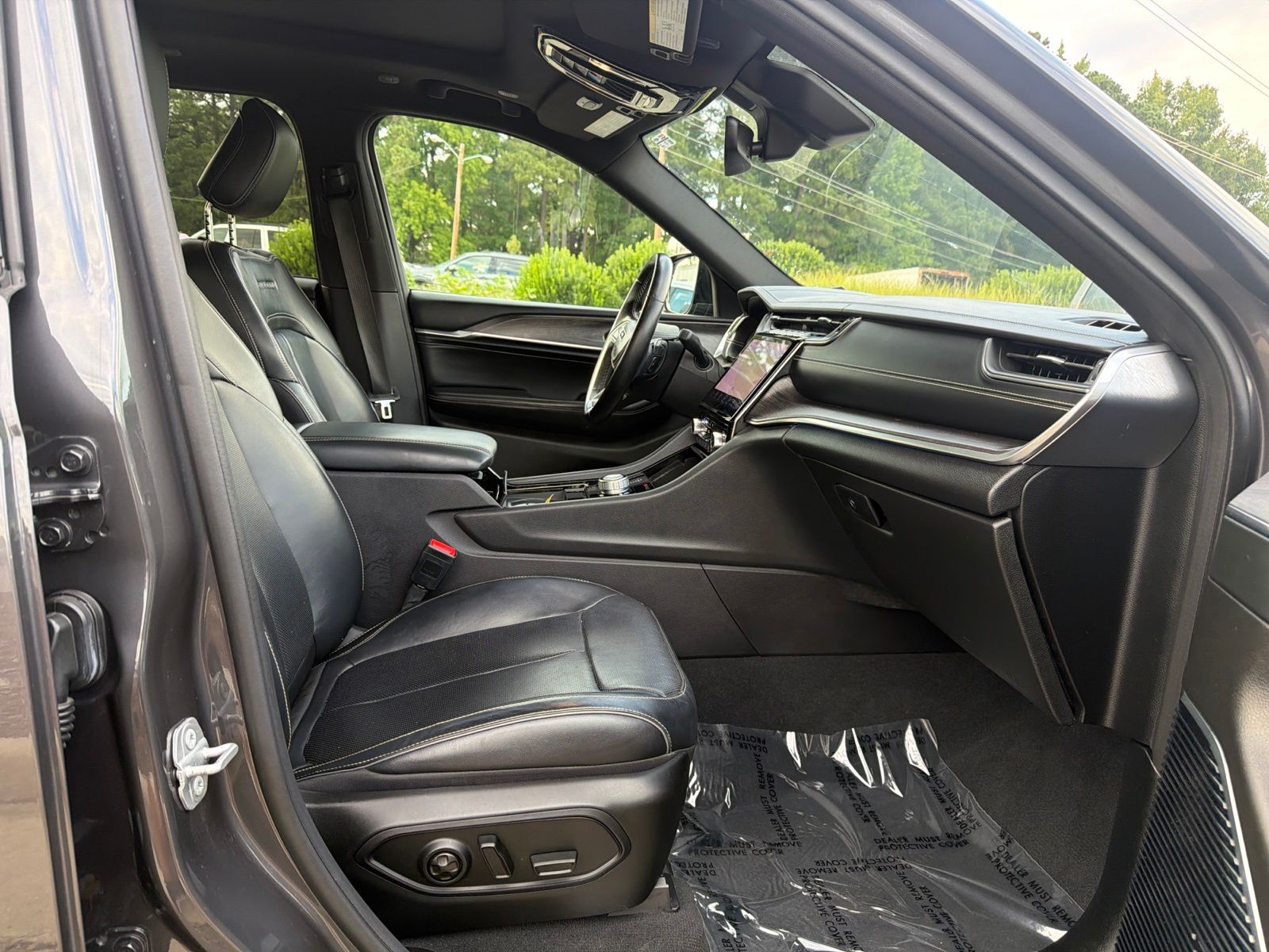 Used 2022 Metallic Jeep Overland image 28