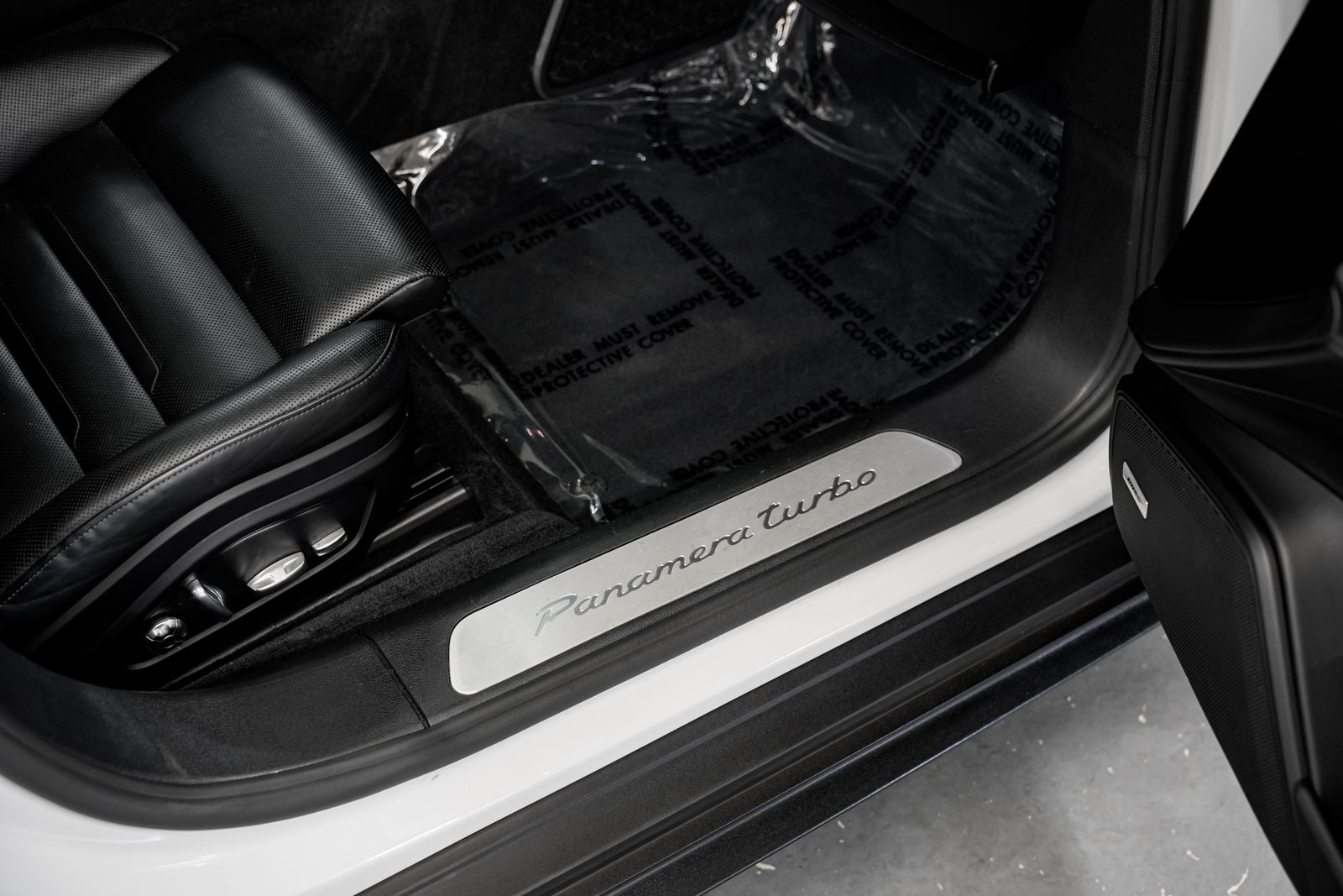 2018 Porsche Panamera Sport Turismo Turbo — photo 24