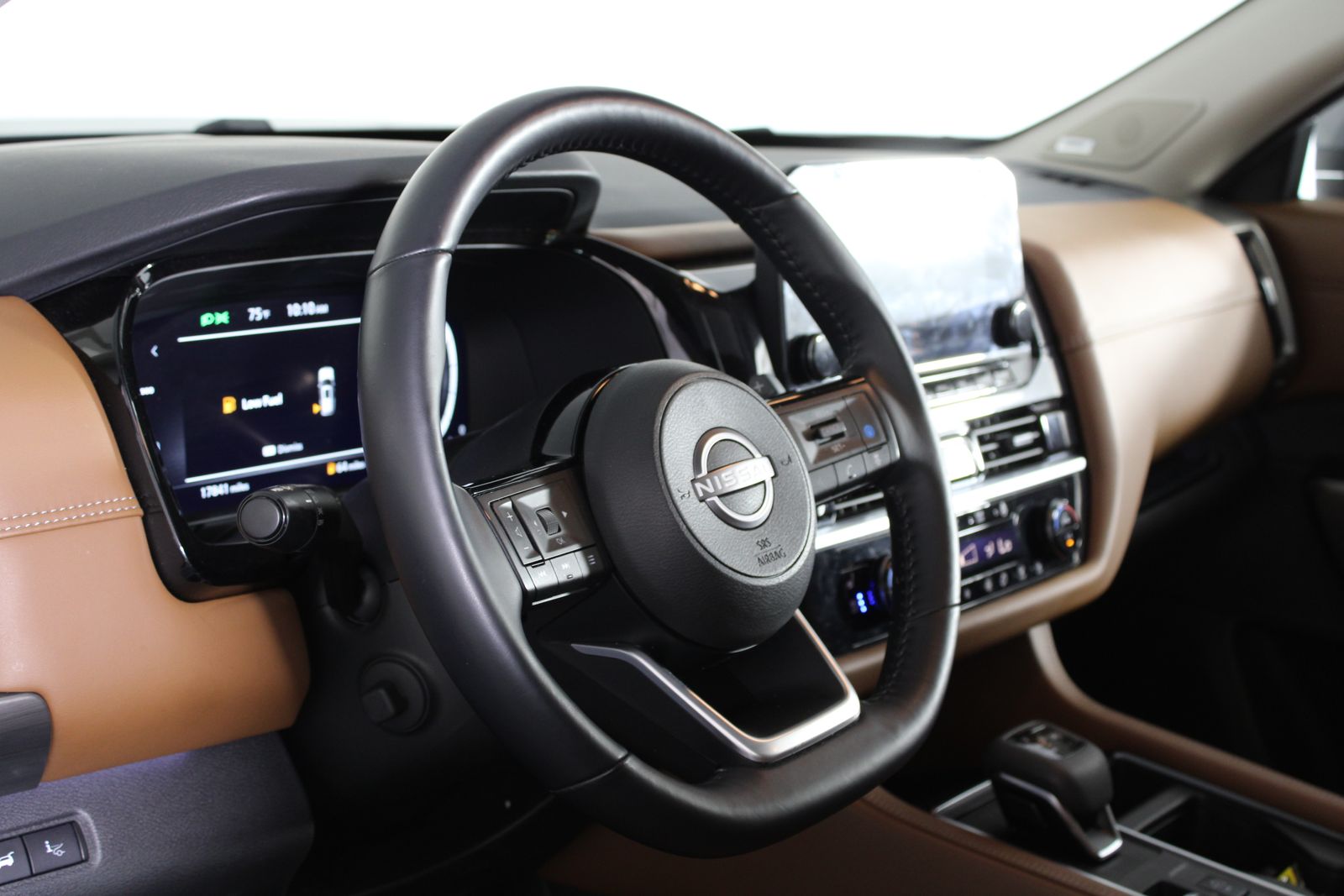 Used 2025 Gray Nissan Platinum image 33