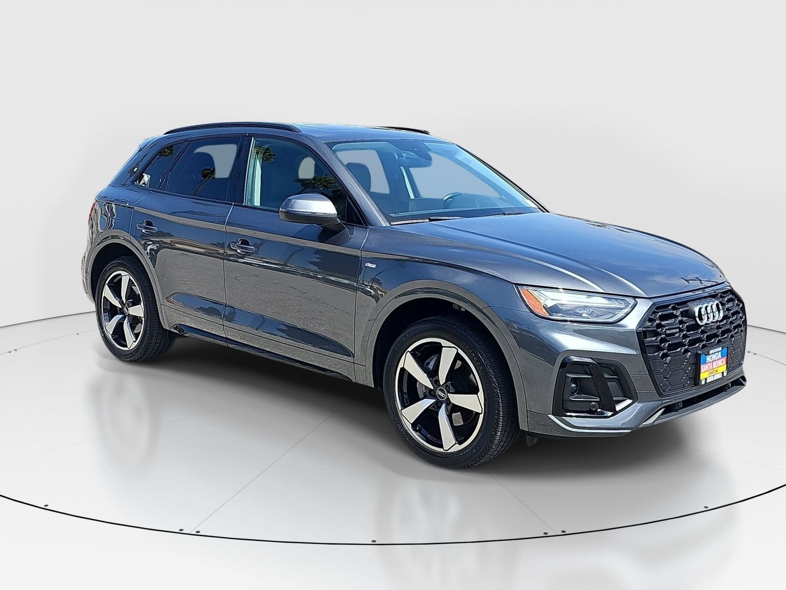 View vehicle photo 3