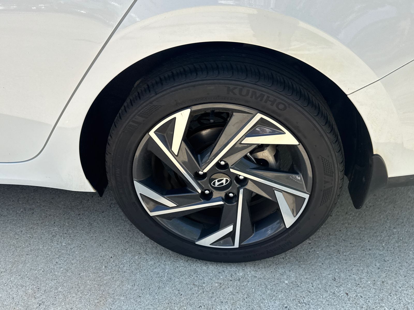Used 2025 White Hyundai SEL Sport image 19