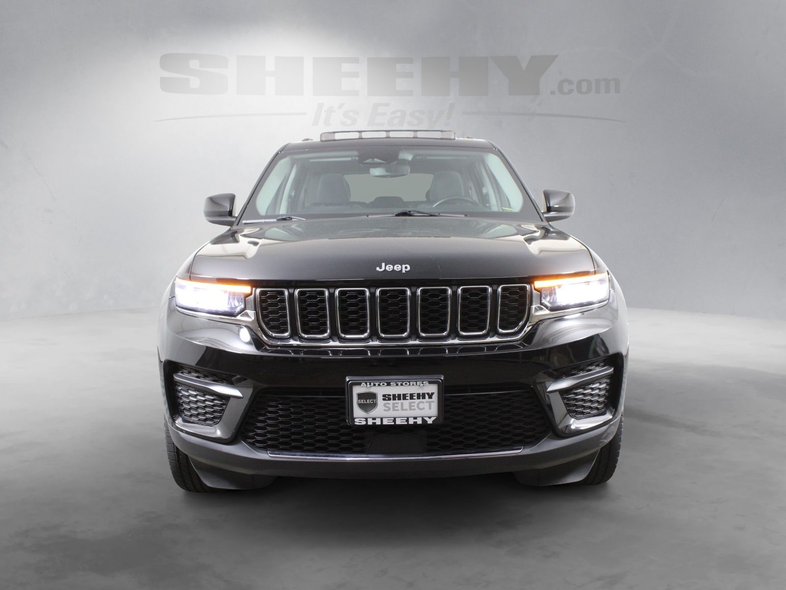 Used 2023 Black Jeep Laredo image 16