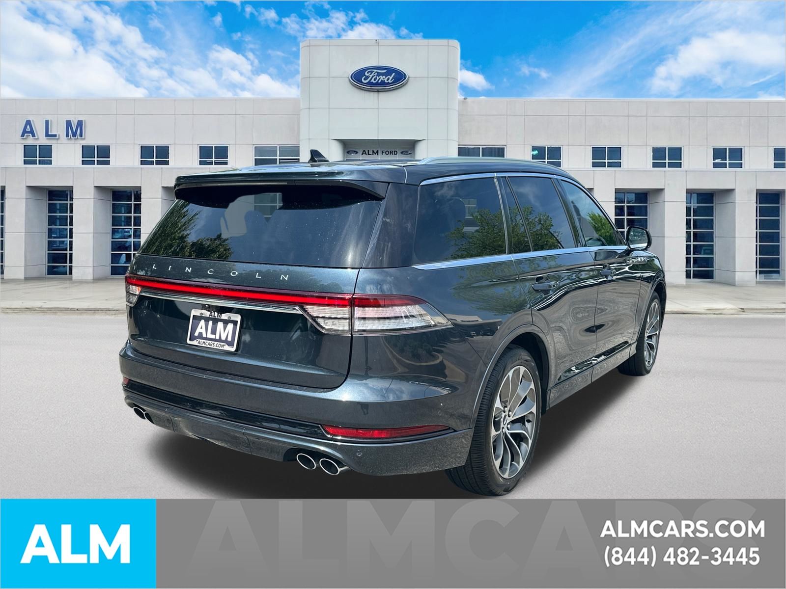 Used 2023 Blue Lincoln Grand Touring image 5