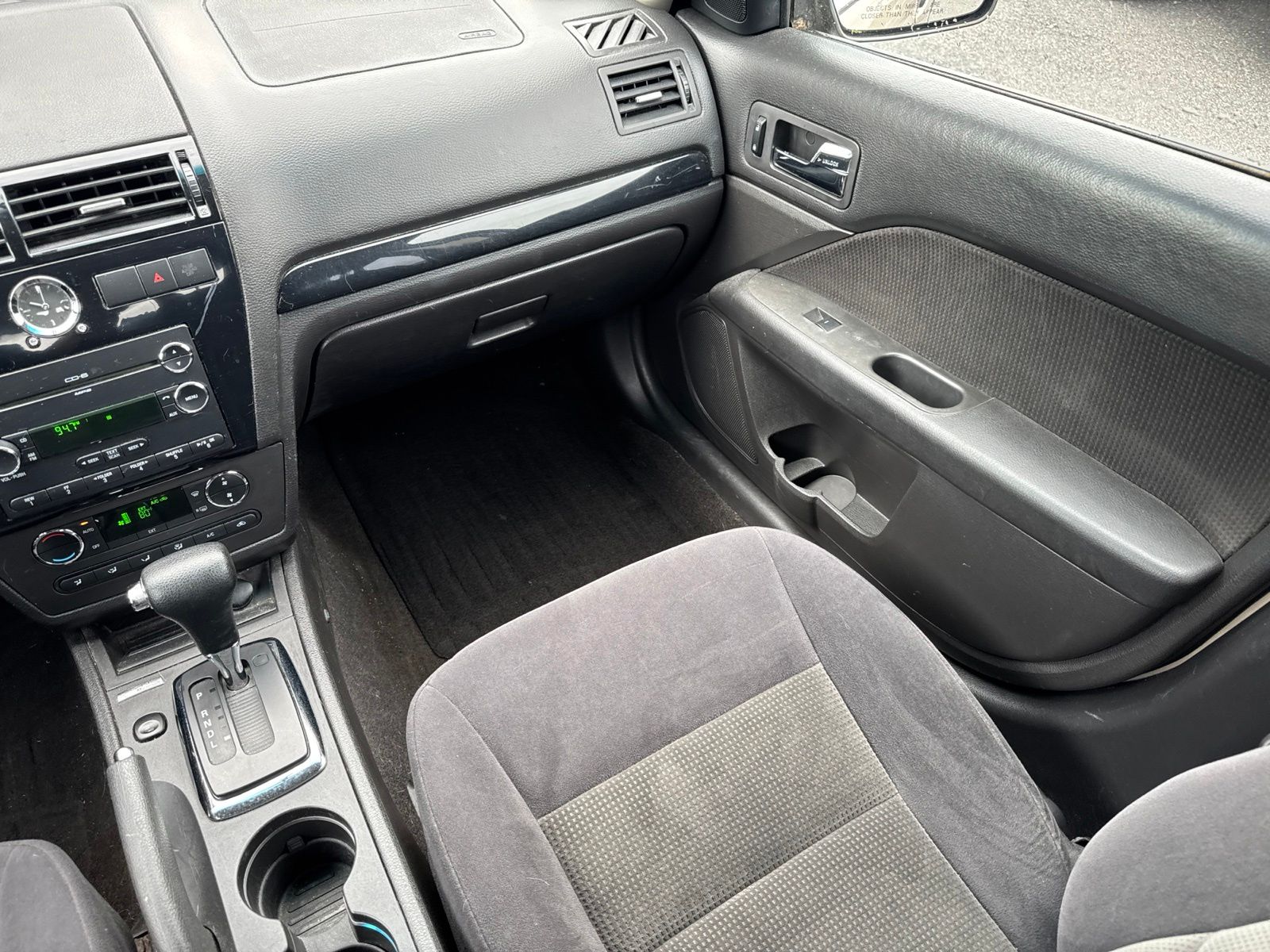 Used 2008 Dune Pearl Clearcoat Metallic Ford SEL image 24