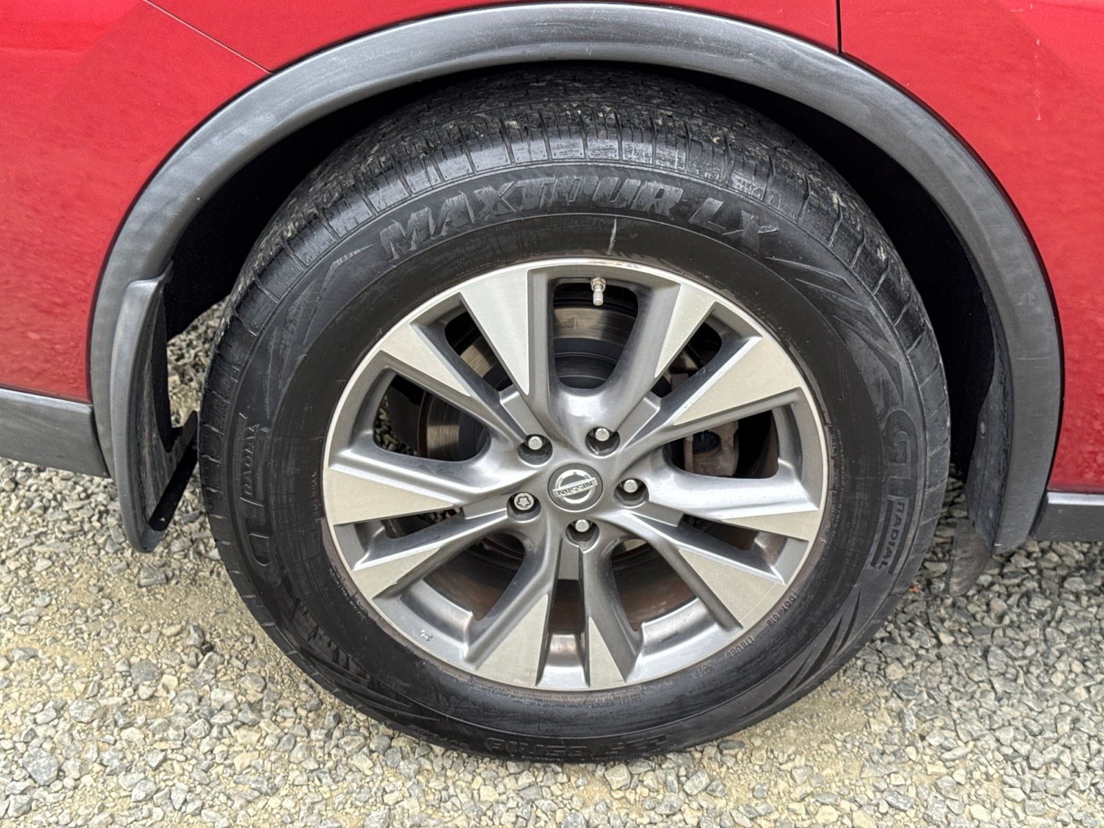 Used 2015 Cayenne Red Nissan SL image 24