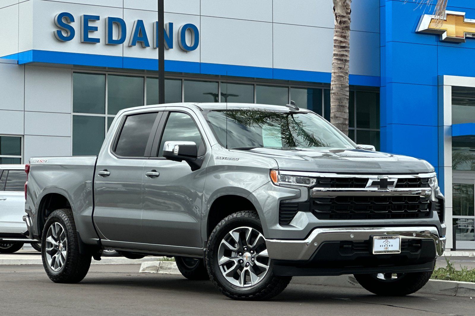 View vehicle photo 2