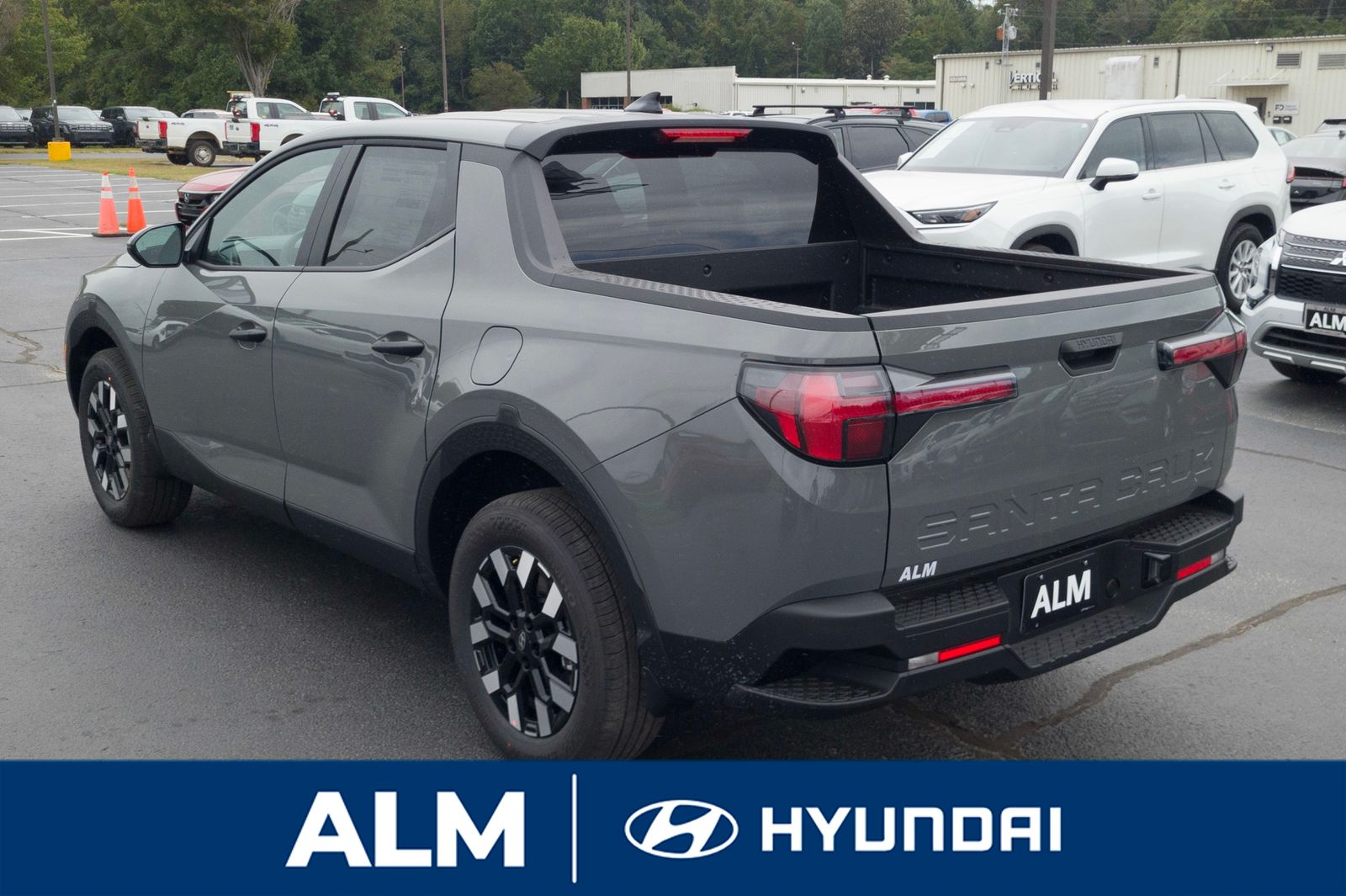 2026 Hyundai Santa Cruz SE photo 2