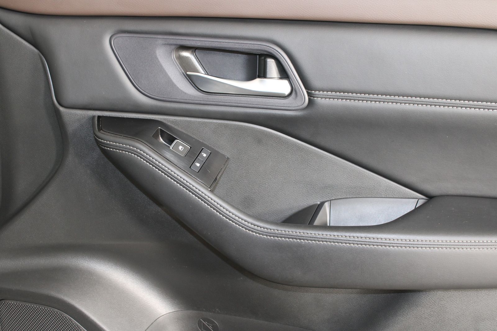 Used 2023 Gray Nissan SL image 17