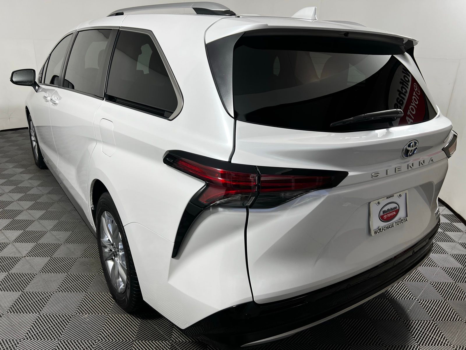 Thumbnail: 2023 Toyota Sienna - 7