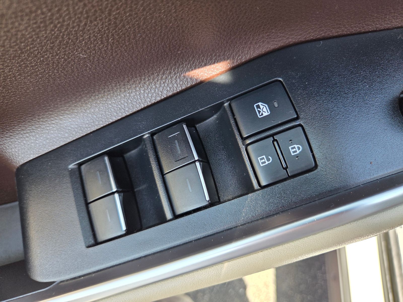 used 2021 Toyota Highlander car, priced at $29,325
