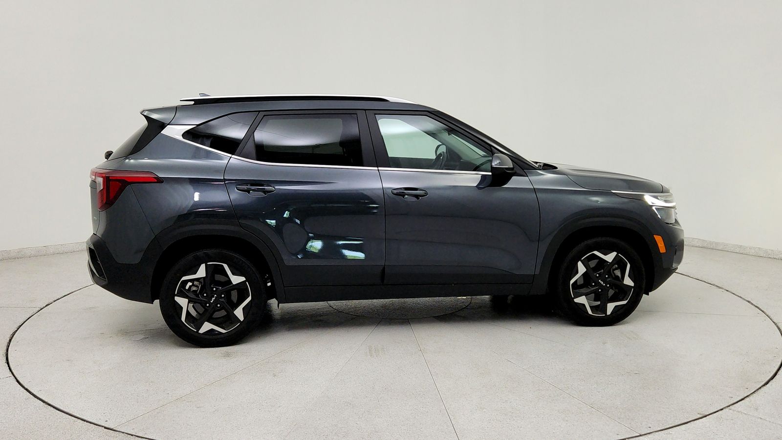 Used 2024 Gray Kia EX image 8