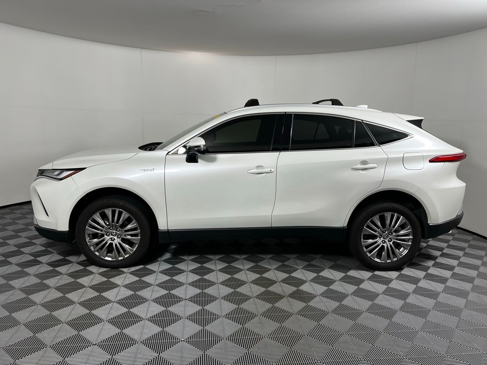 Thumbnail: 2021 Toyota Venza - 8
