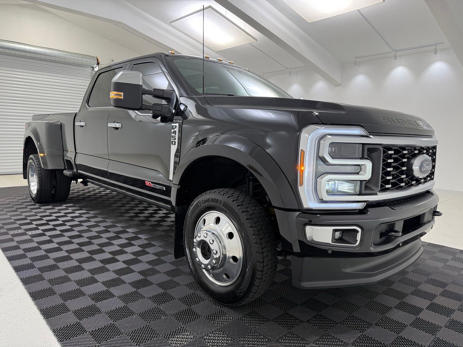 Agate Black Metallic 2026 Ford F-450 Super Duty Pickup Truck Four-Wheel Drive Automatic