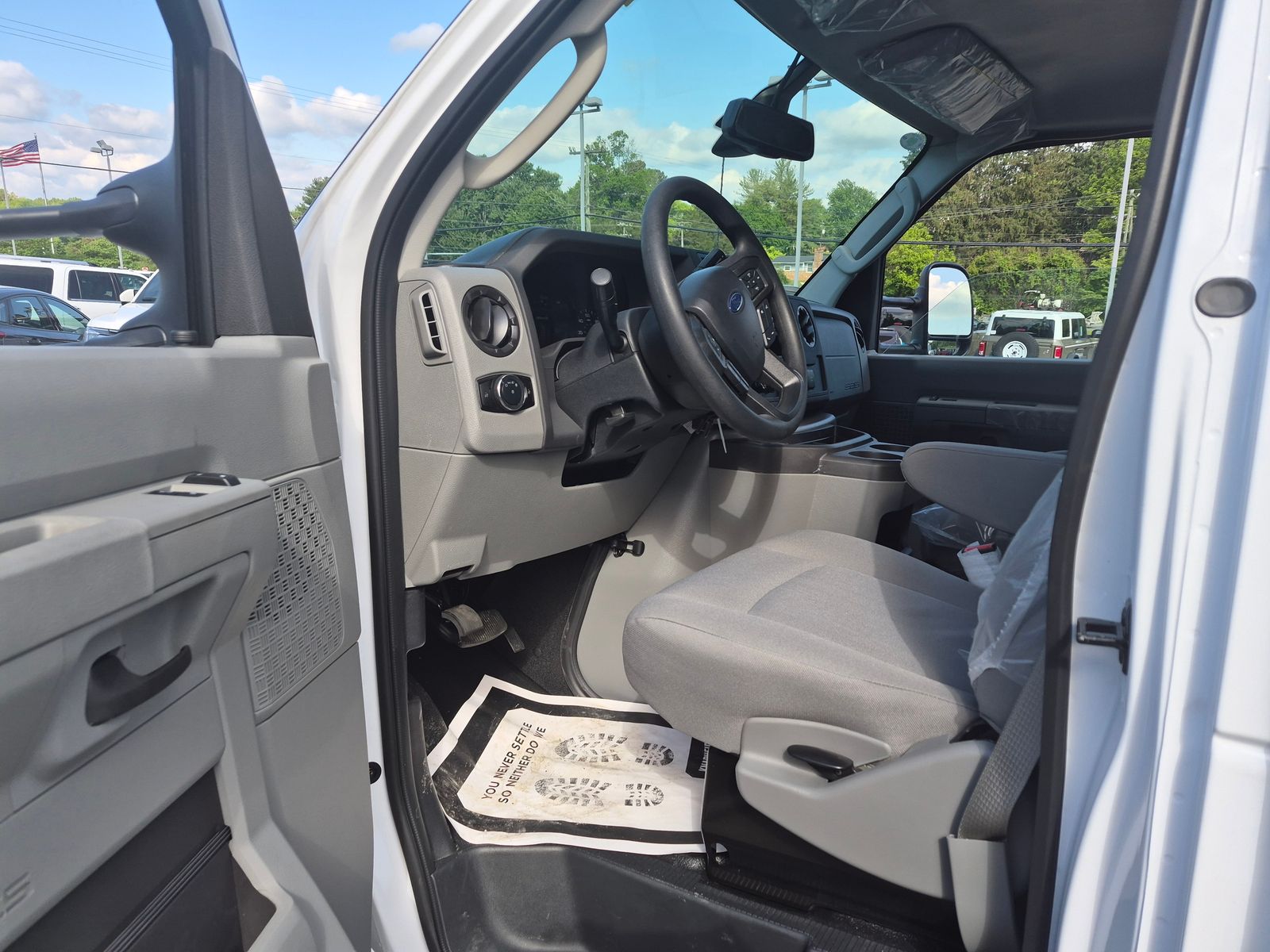 New 2026 Oxford White Ford KUV BODY image 4
