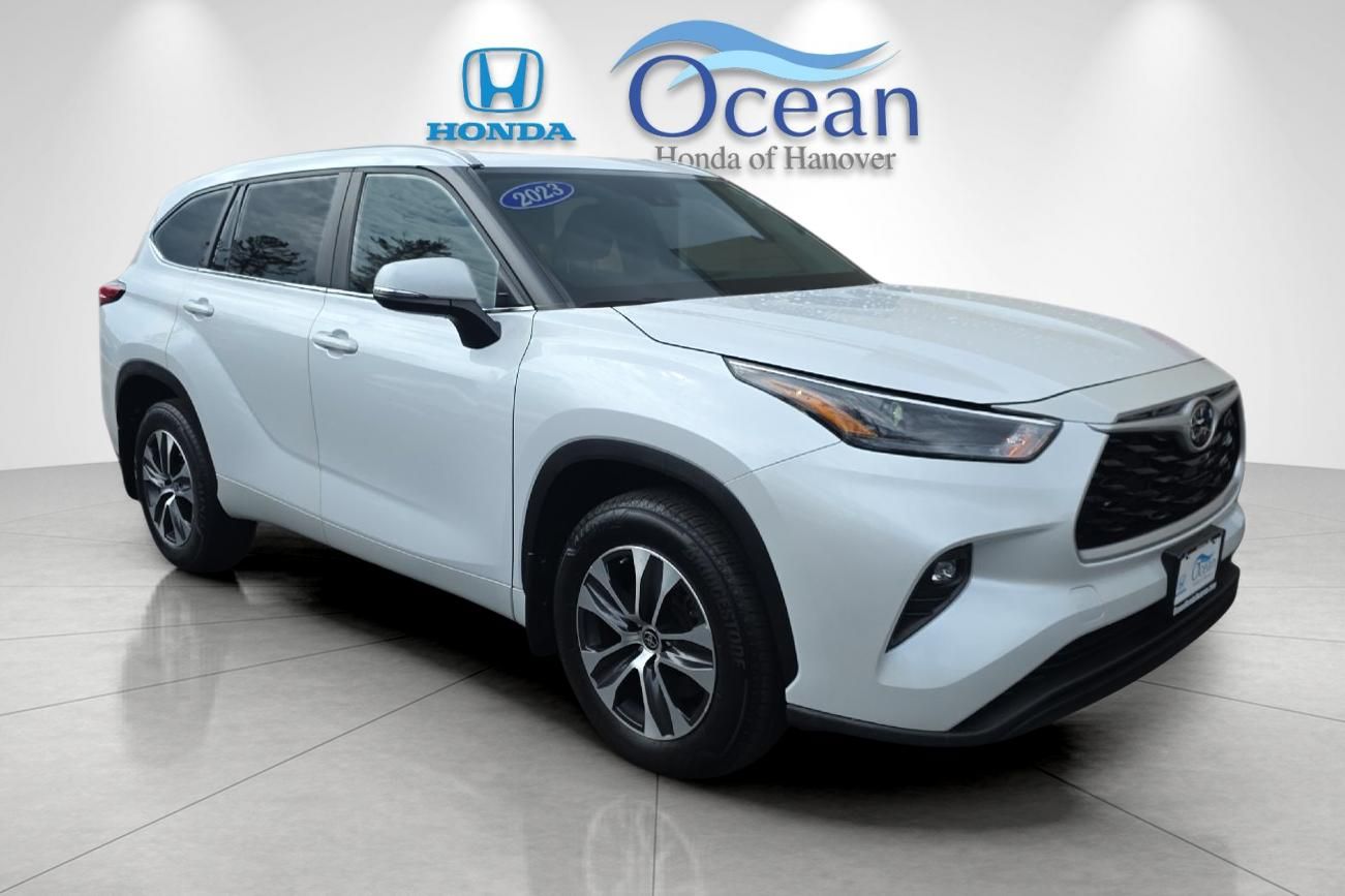 White (Wind Chill Pearl) 2023 Toyota Highlander L AWD SUV / Crossover All-Wheel Drive 8-Speed Automatic