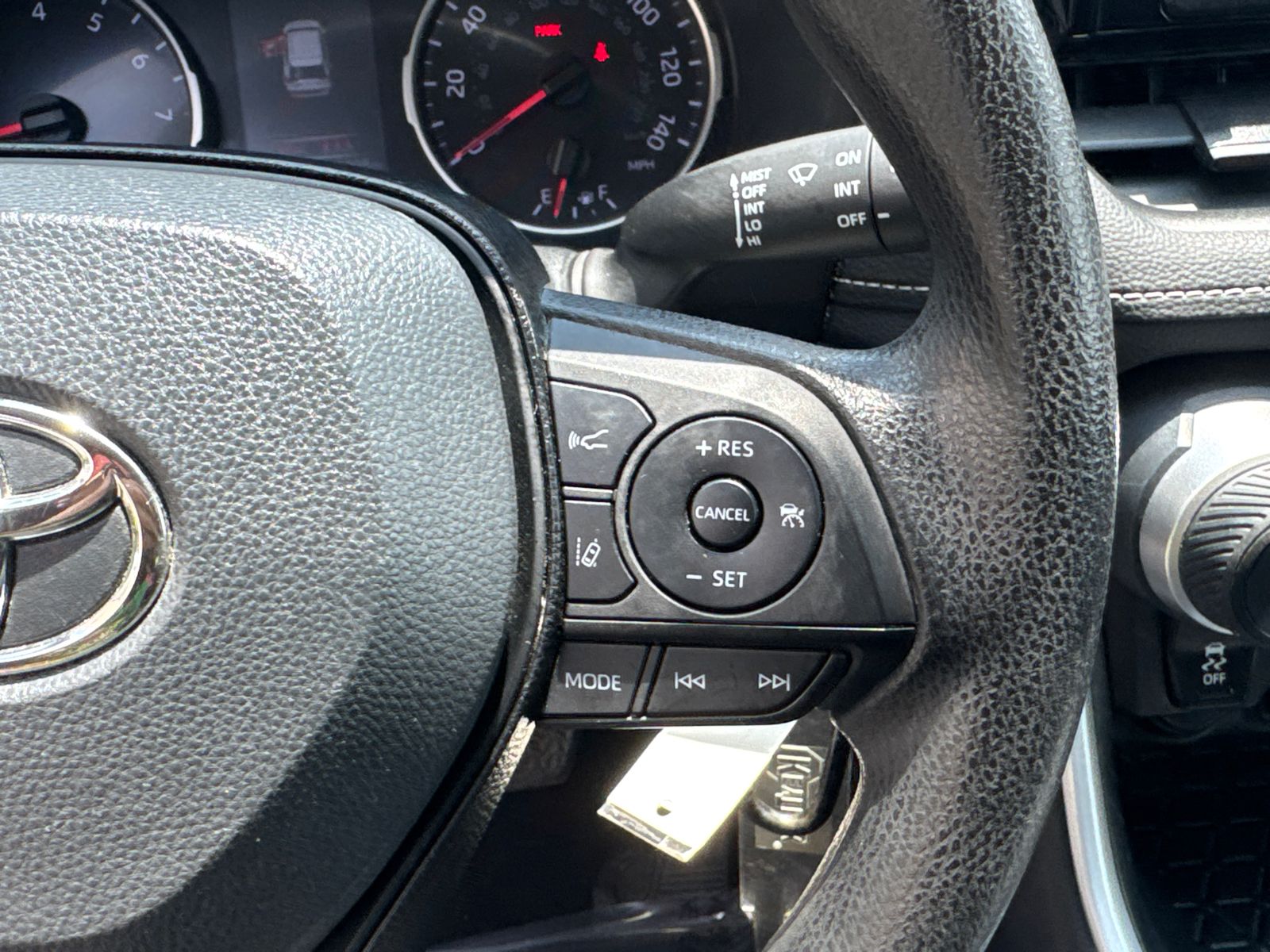 Used 2019 White Toyota LE image 25