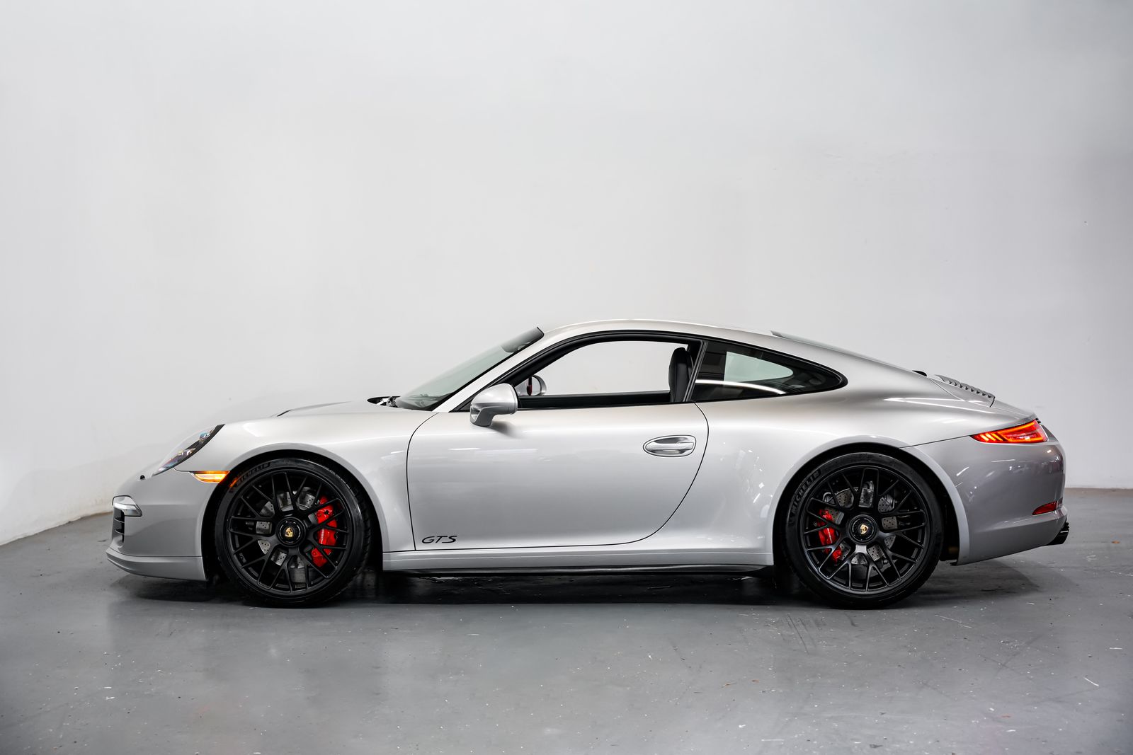 2015 Porsche 911 Carrera GTS — photo 7