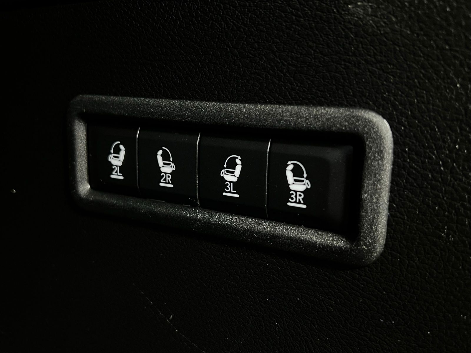 Thumbnail: 2024 Jeep Wagoneer - 30