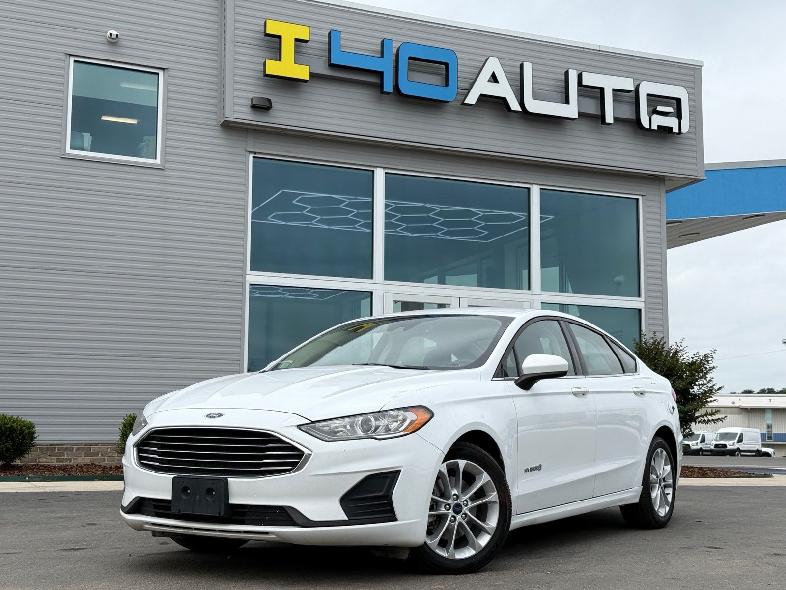 Oxford White 2019 Ford Fusion Hybrid SE FWD Sedan Front-Wheel Drive Continuously Variable Transmission