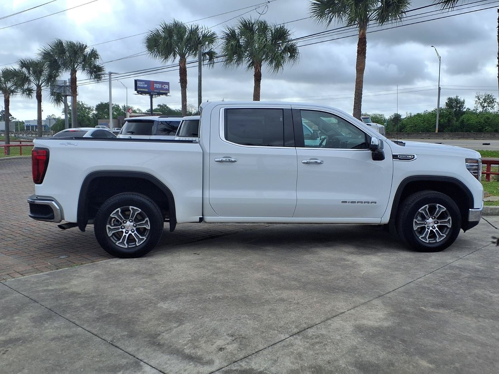 2025 GMC Sierra 1500 SLT - 3