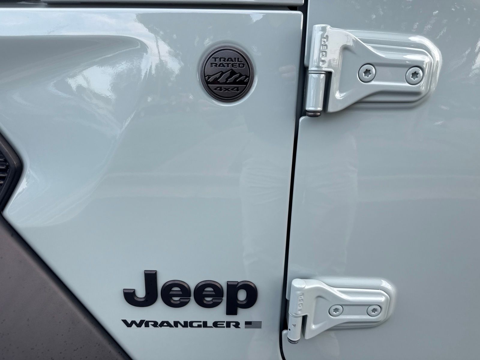 Used 2023  Jeep Sport image 25