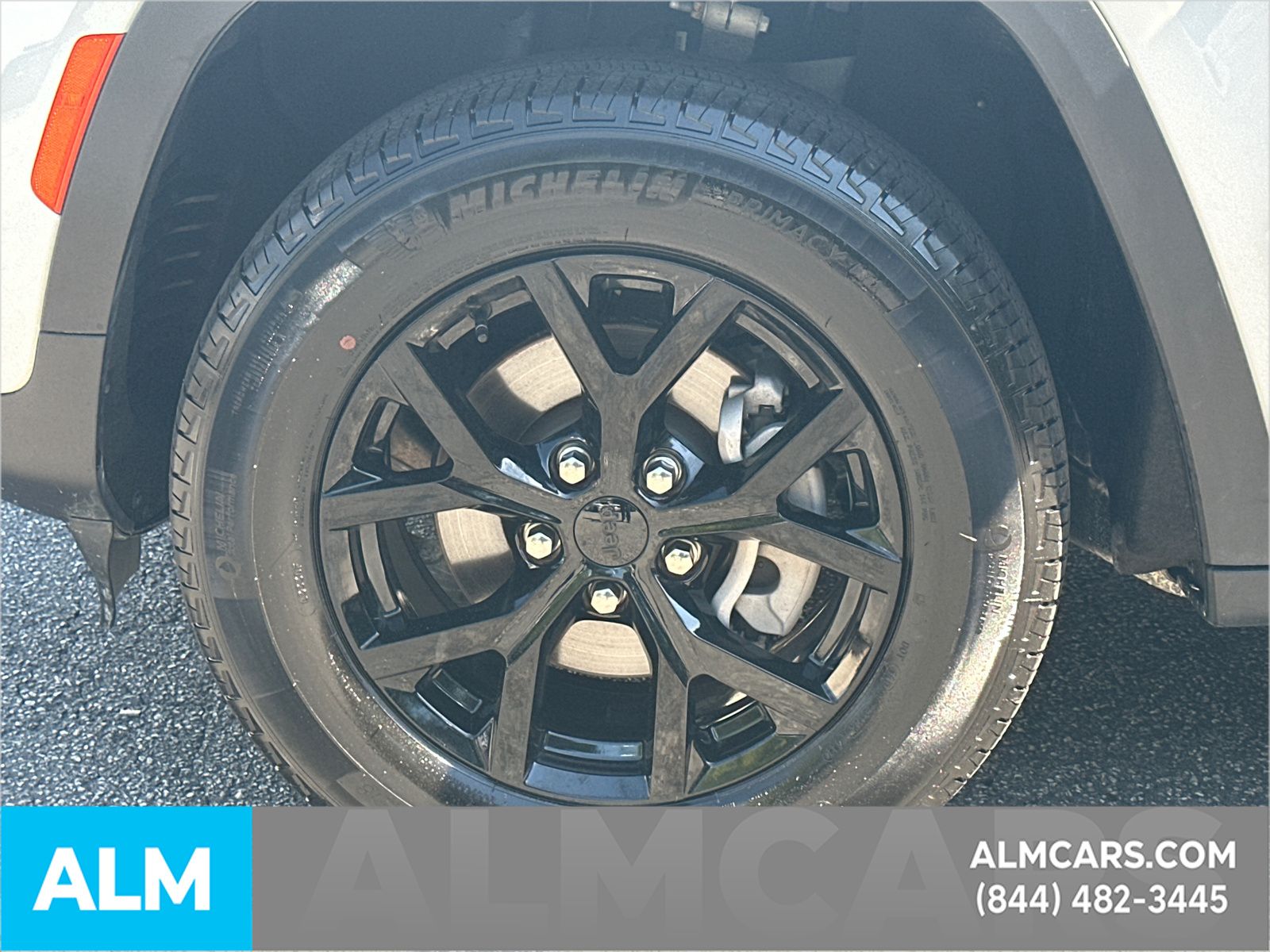 Used 2025 White Jeep Altitude image 12