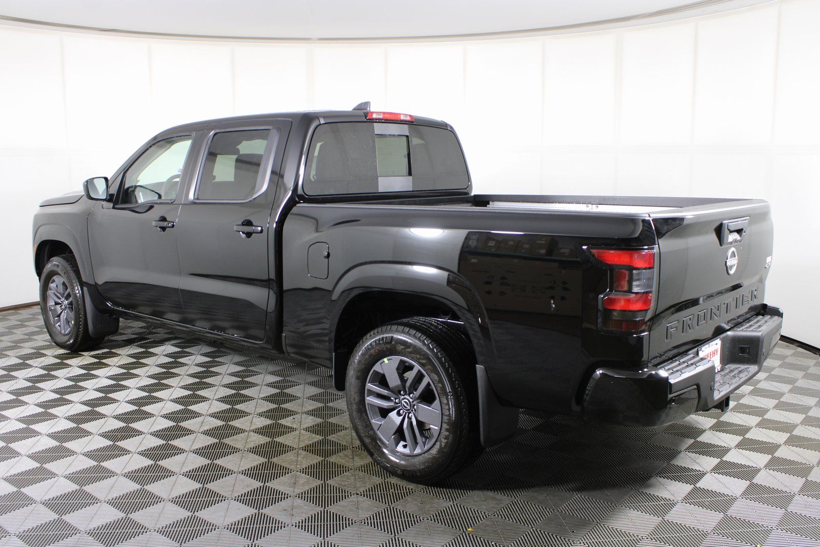 View vehicle photo 4