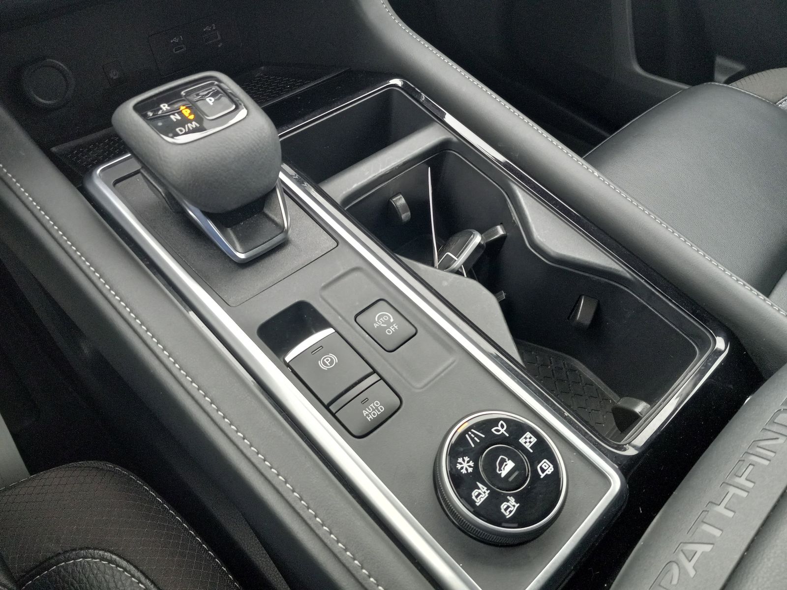2025 Nissan Pathfinder image 25