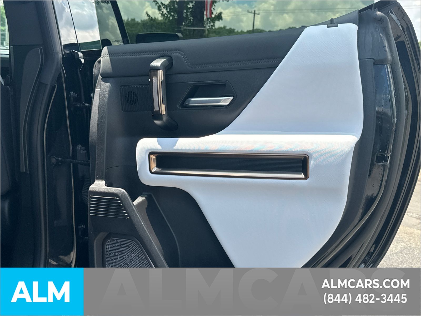Used 2025 Black GMC 2X image 18