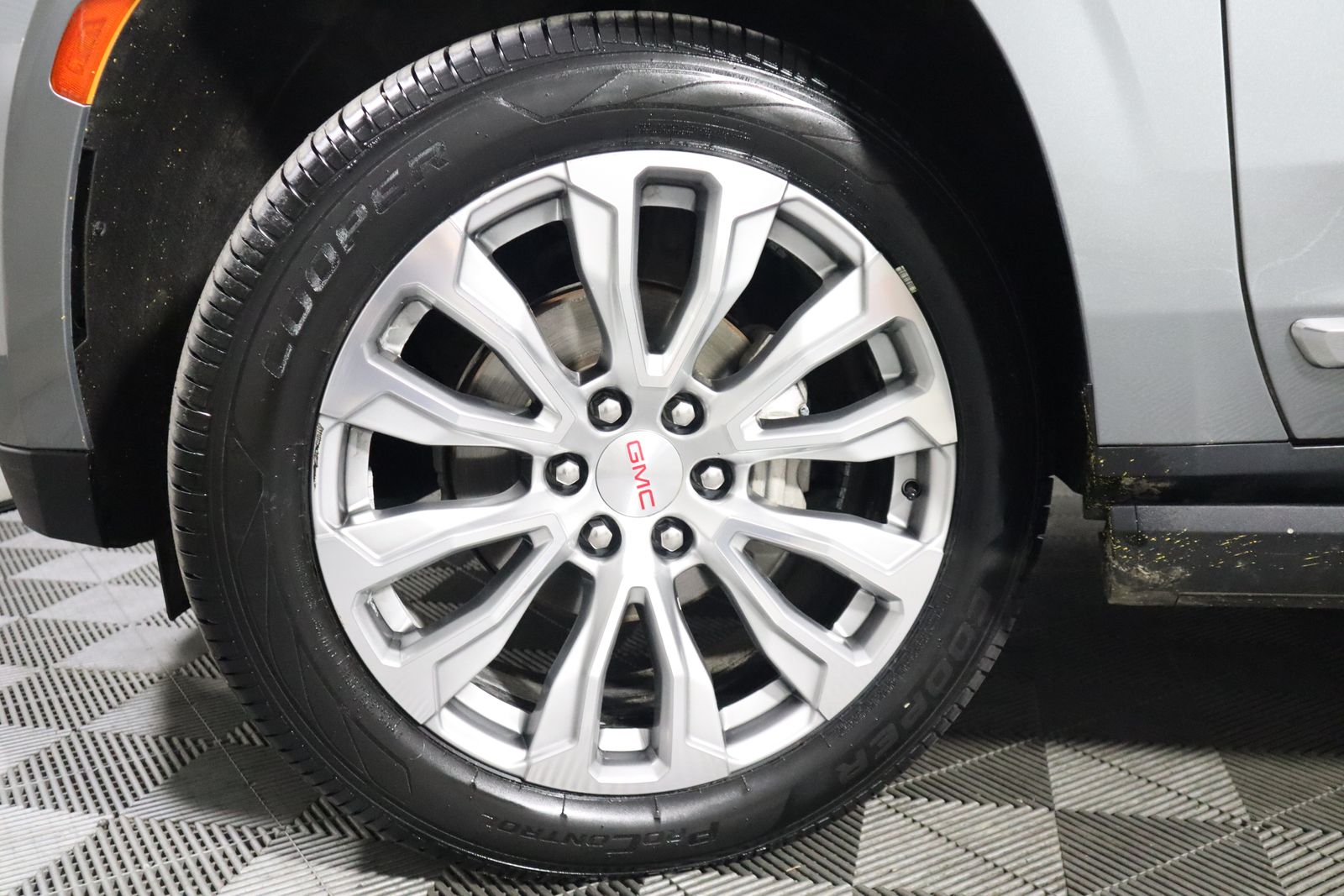 2023 GMC Yukon XL Denali photo