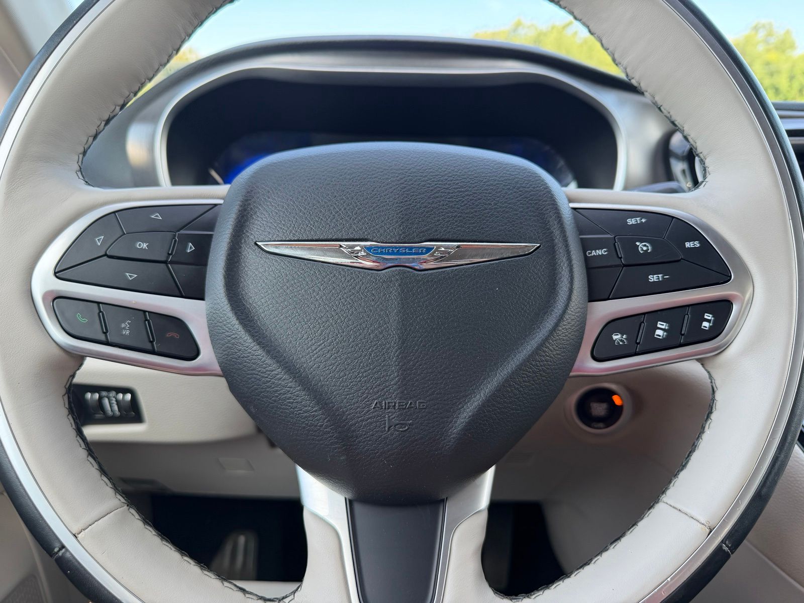 2019 Chrysler Pacifica image 22