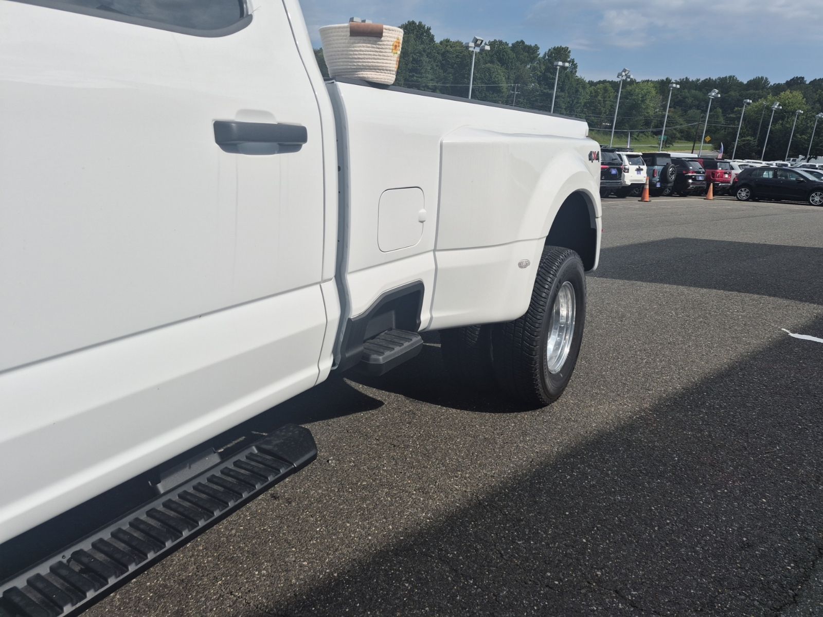 New 2026 Oxford White Ford XL image 9