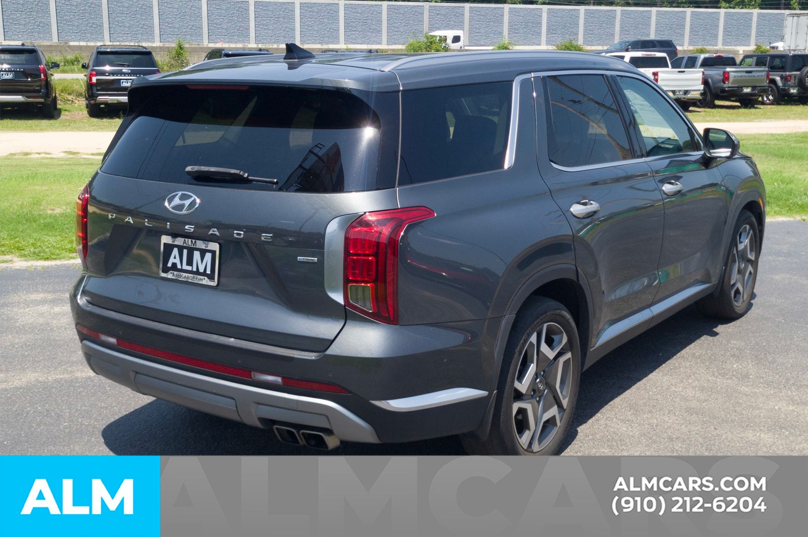Used 2023 Graphite Hyundai Limited image 6
