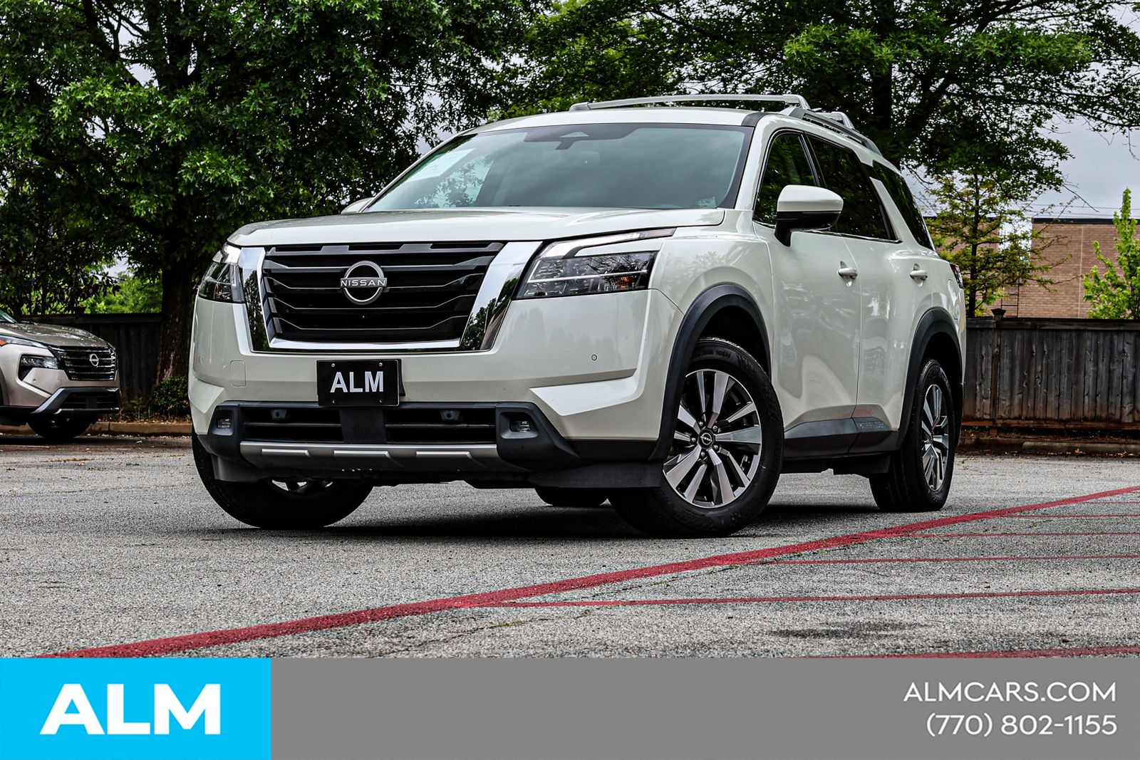 Used 2022 White Nissan SL image 3