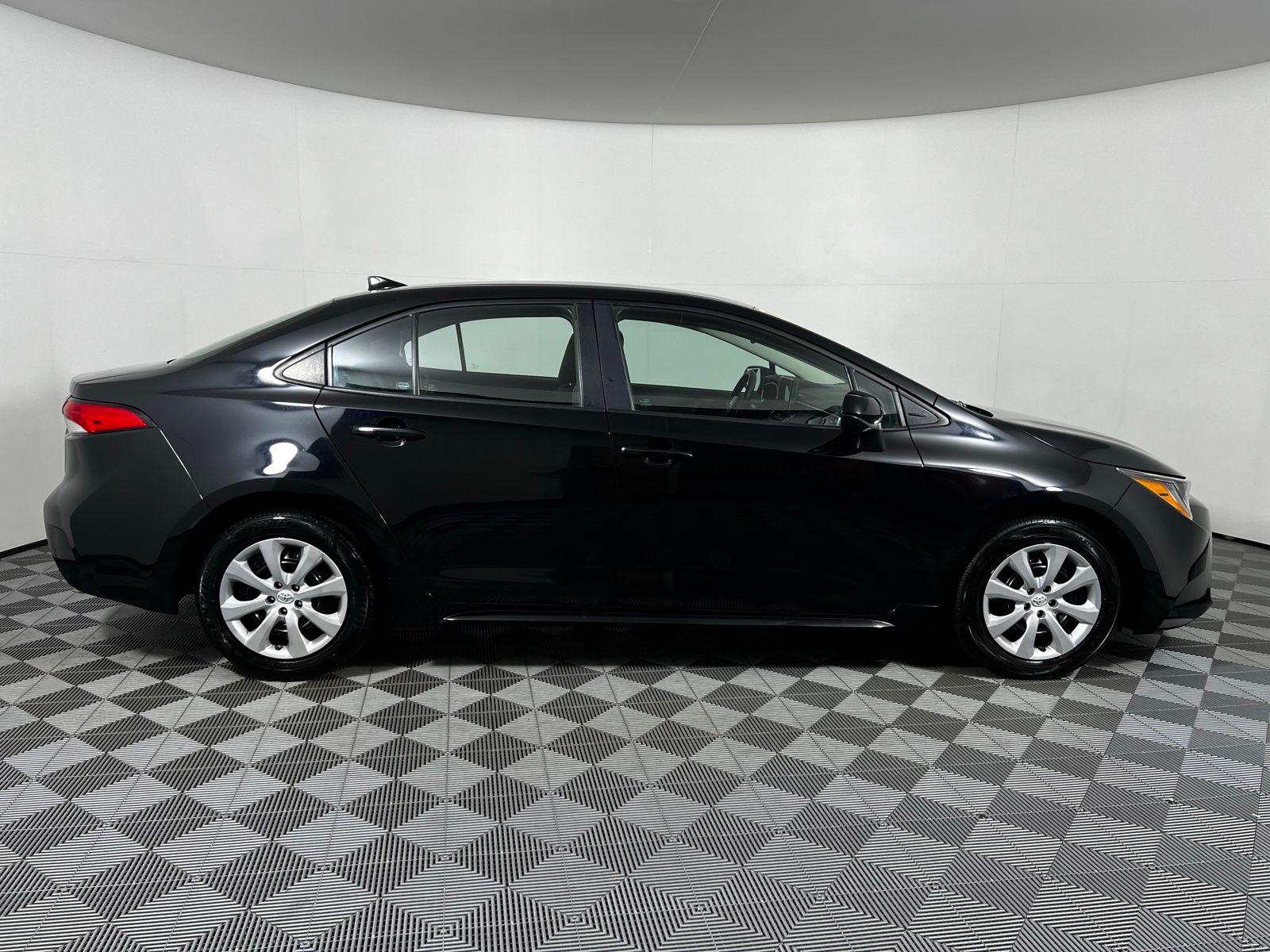 Thumbnail: 2023 Toyota Corolla - 4